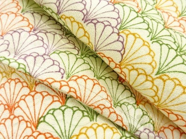  菊青海波模様付け下げ小紋着物